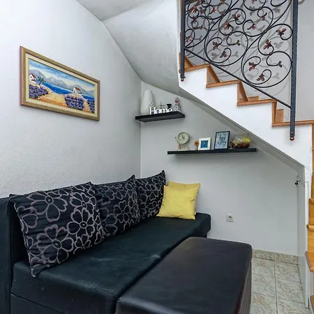 House Rose In Center Holiday home *