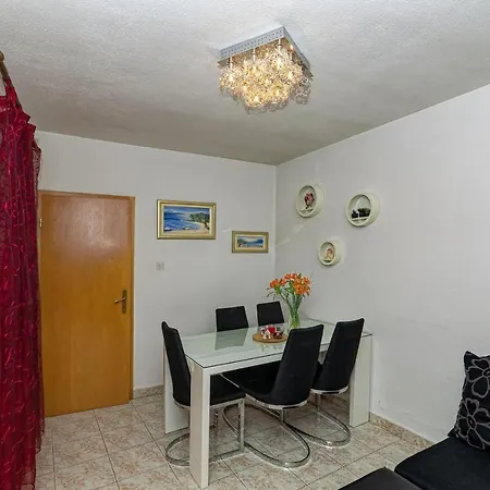 Holiday home House Rose In Center Split